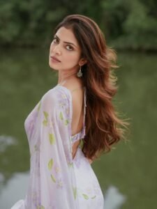 Malavika Mohanan Looks Graceful in Lavender Floral Saree – Latest HD Photos (5)