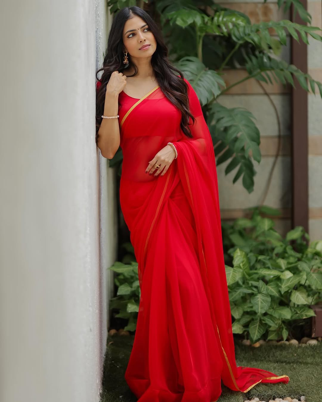 Malavika Mohanan Stunning in Red Designer Saree – Latest HD Photoshoot Images (15)