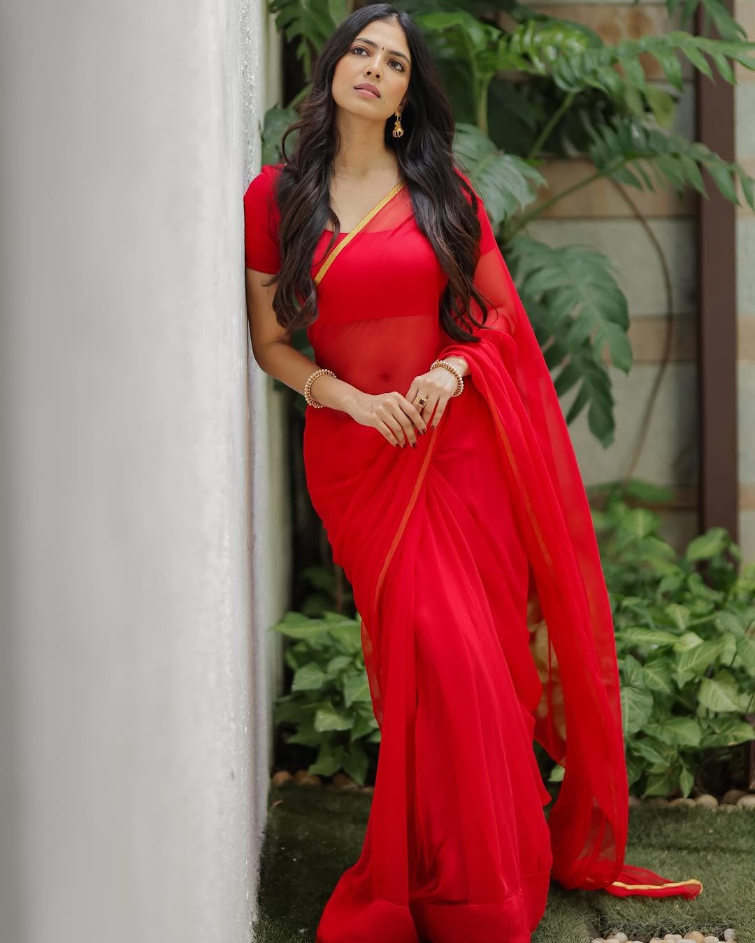 Malavika Mohanan Stunning in Red Designer Saree – Latest HD Photoshoot Images (2)