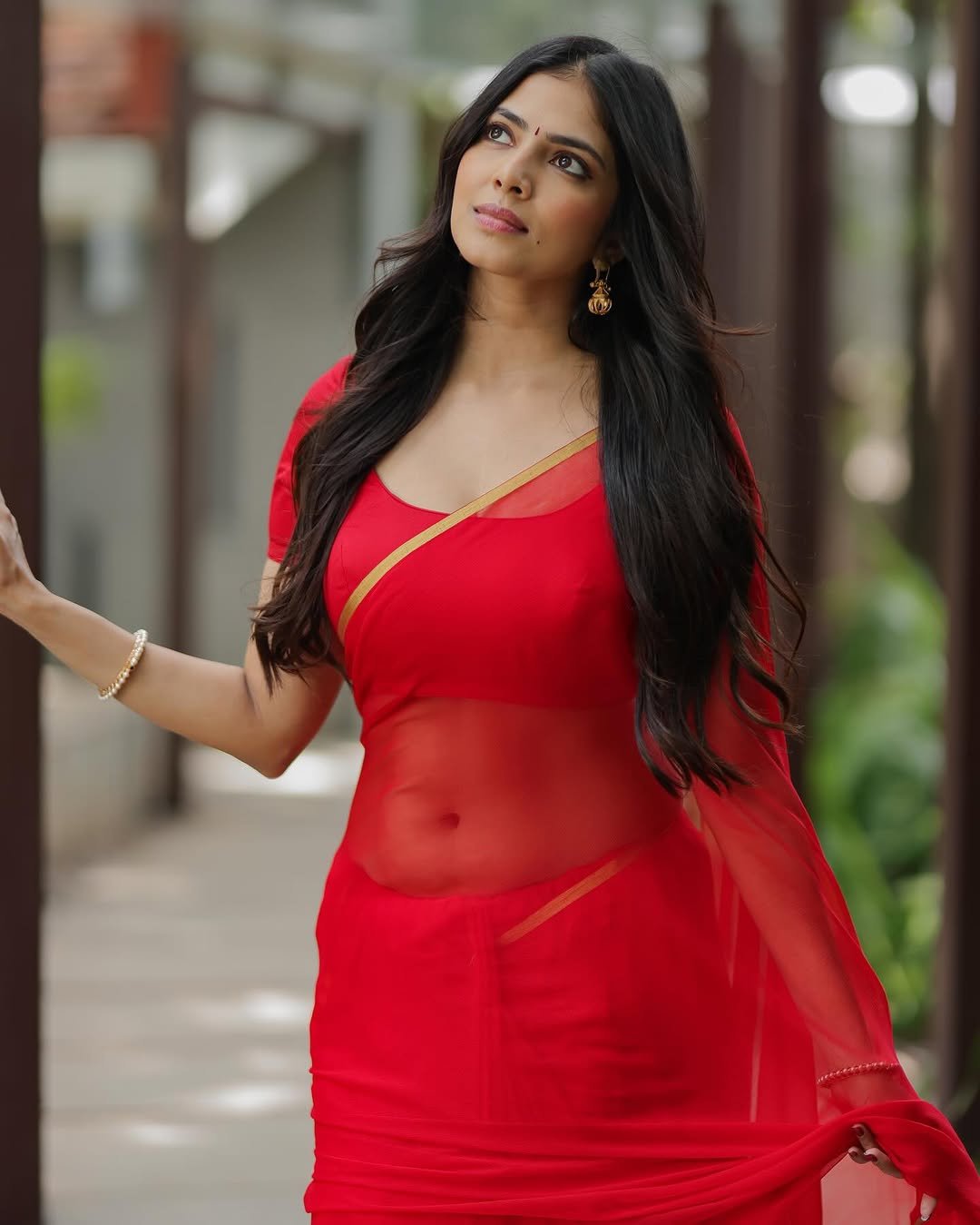 Malavika Mohanan Stunning in Red Designer Saree – Latest HD Photoshoot Images (4)