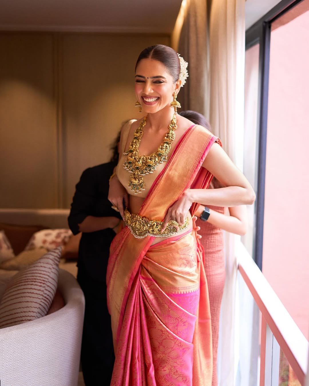 Malavika Mohanan Stunning in Red Silk Saree with Temple Jewelry (13)