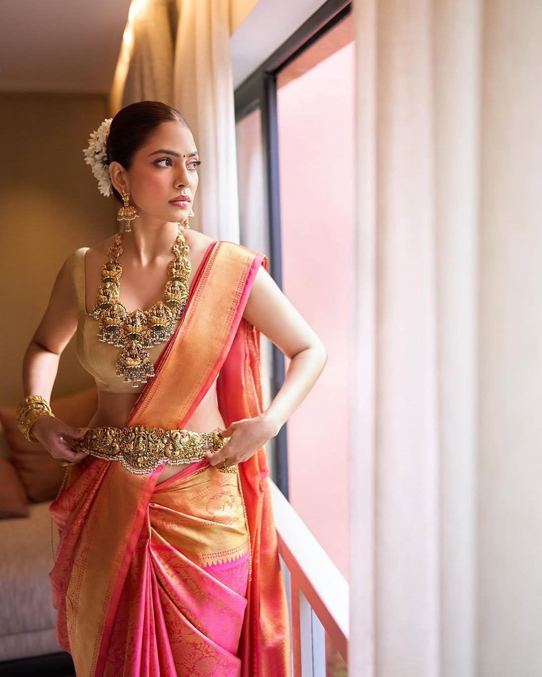 Malavika Mohanan Stunning in Red Silk Saree with Temple Jewelry (2)