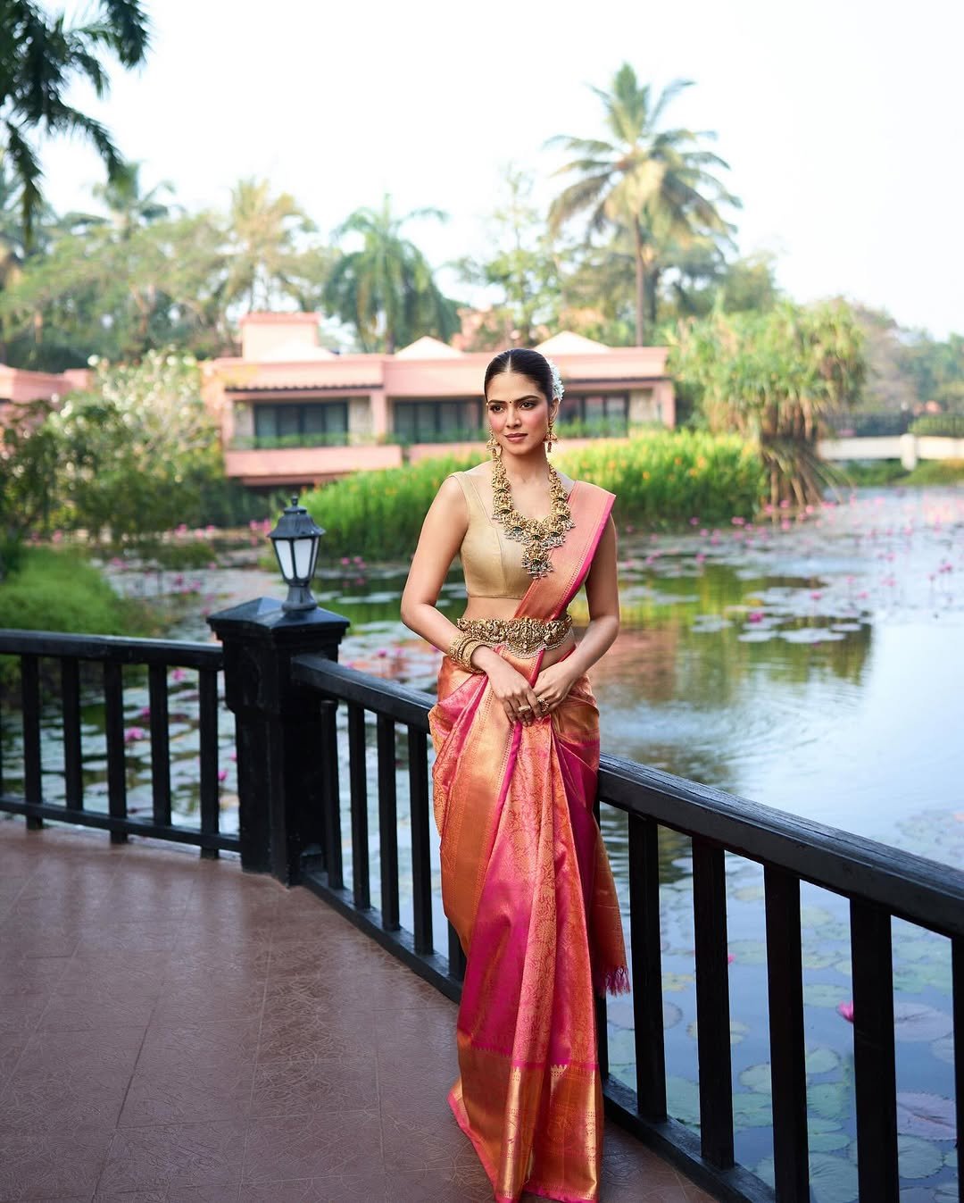 Malavika Mohanan Stunning in Red Silk Saree with Temple Jewelry (5)