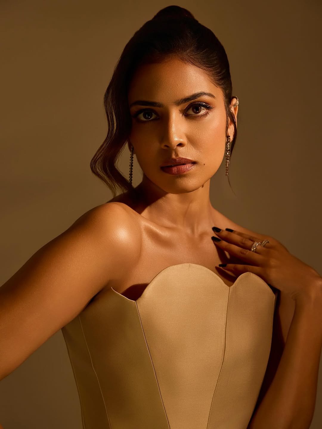 Malavika Mohanan Stuns in Bold Strapless Corset Gown (8)