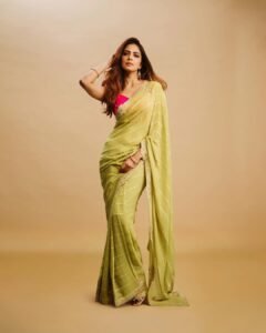 Malavika Mohanan Stuns in Green Saree with Pink Blouse – Latest HD Photos (12)