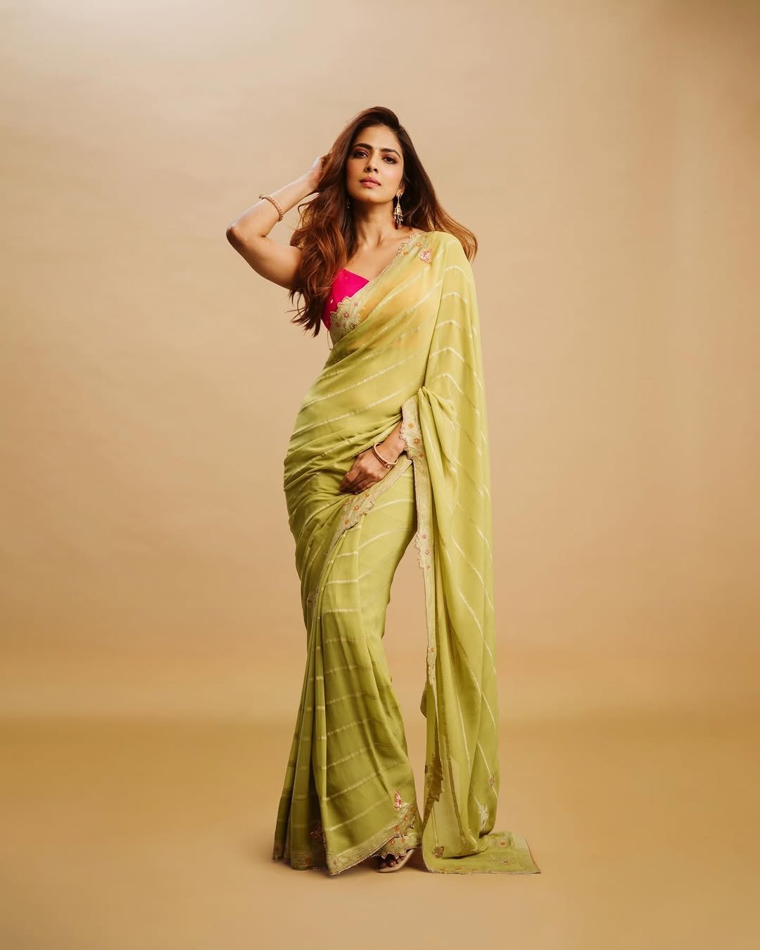 Malavika Mohanan Stuns in Green Saree with Pink Blouse – Latest HD Photos (12)