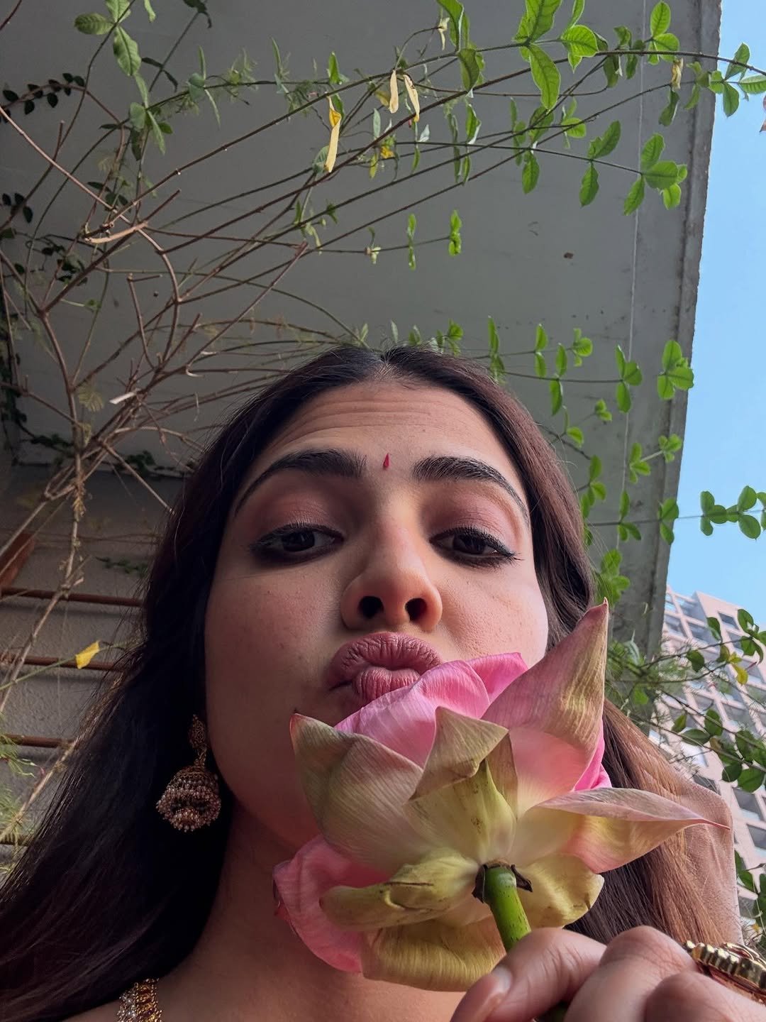 Malavika Mohanan Stuns in Red Silk Saree – ActorFacts (4)