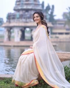 Manju Warrier in Kerala Saree Look HD Images stunning fashion look