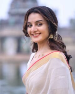 Manju Warrier in Kerala Saree Look HD Images stunning fashion look