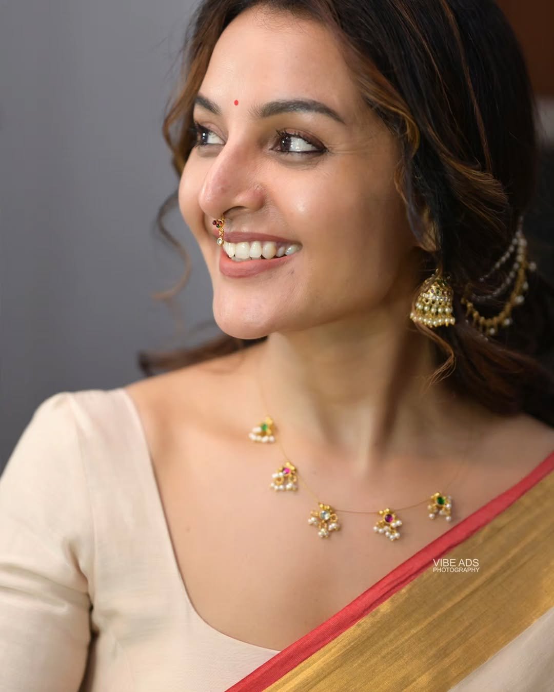 Manju Warrier in Kerala Saree Look HD Images (5)