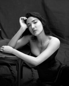 Medha Shankar Stuns in Elegant Black Strapless Outfit stunning fashion look