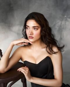 Medha Shankar Stuns in Elegant Black Strapless Outfit latest HD photos