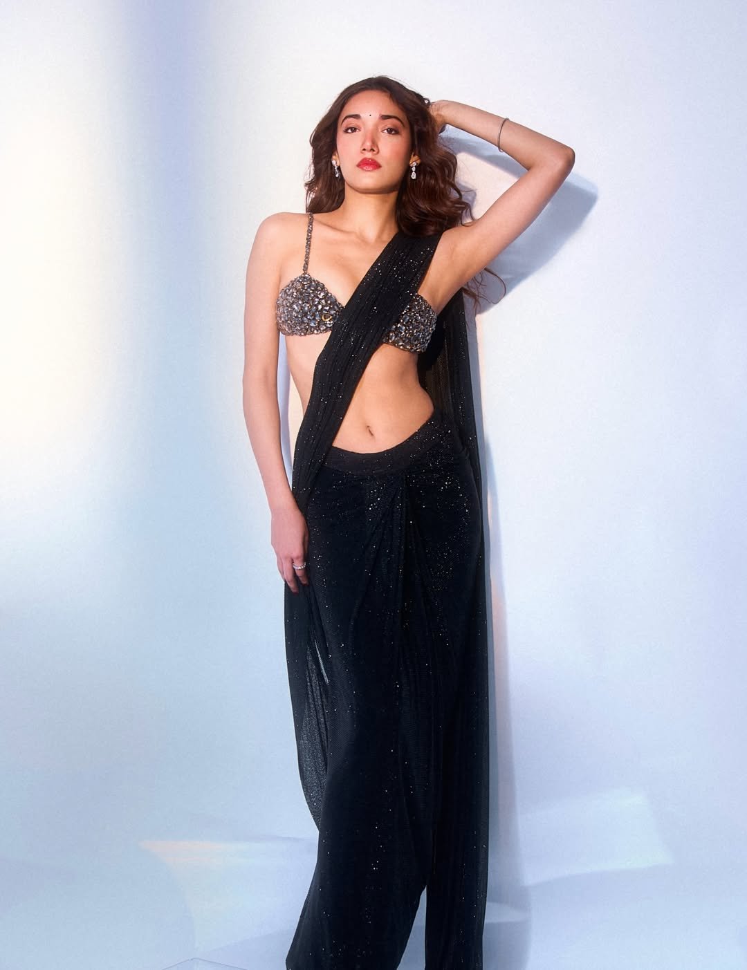 Medha Shankar Stuns in Glamorous Black Outfit (11)