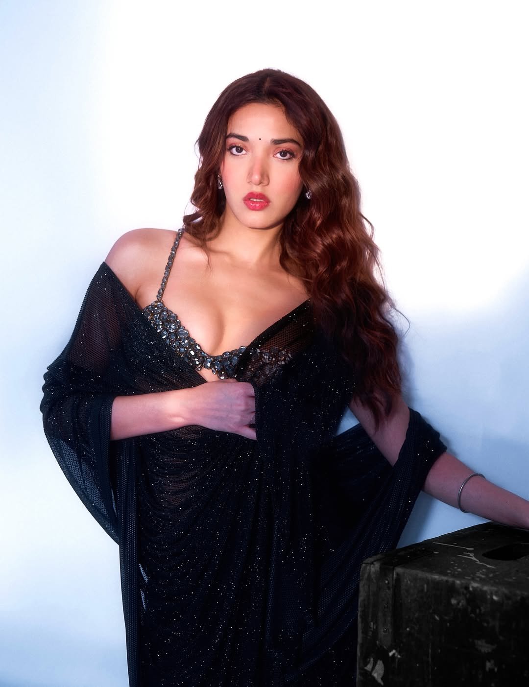 Medha Shankar Stuns in Glamorous Black Outfit (4)