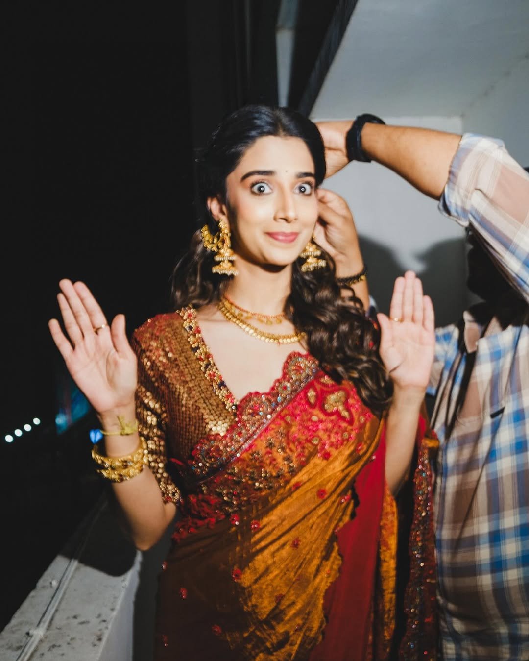 Meenakshi Chaudhary Stunning Red Saree Ph (11)