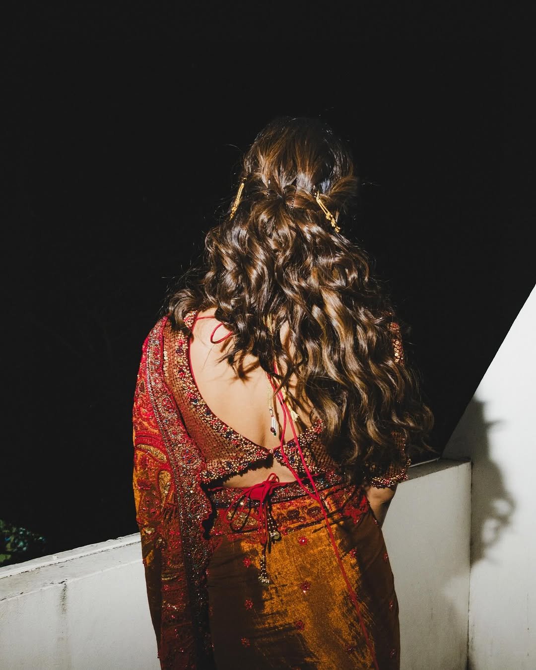 Meenakshi Chaudhary Stunning Red Saree Ph (7)