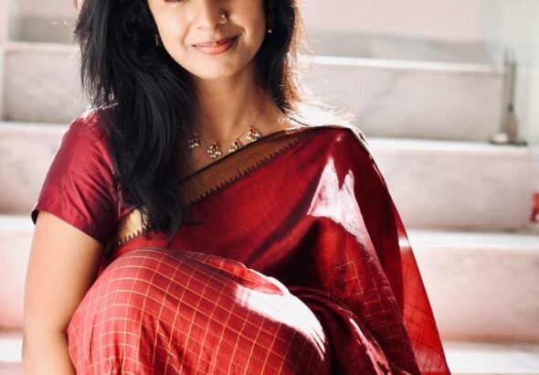 Megha Lekha Stunning Red Saree Photos (3)