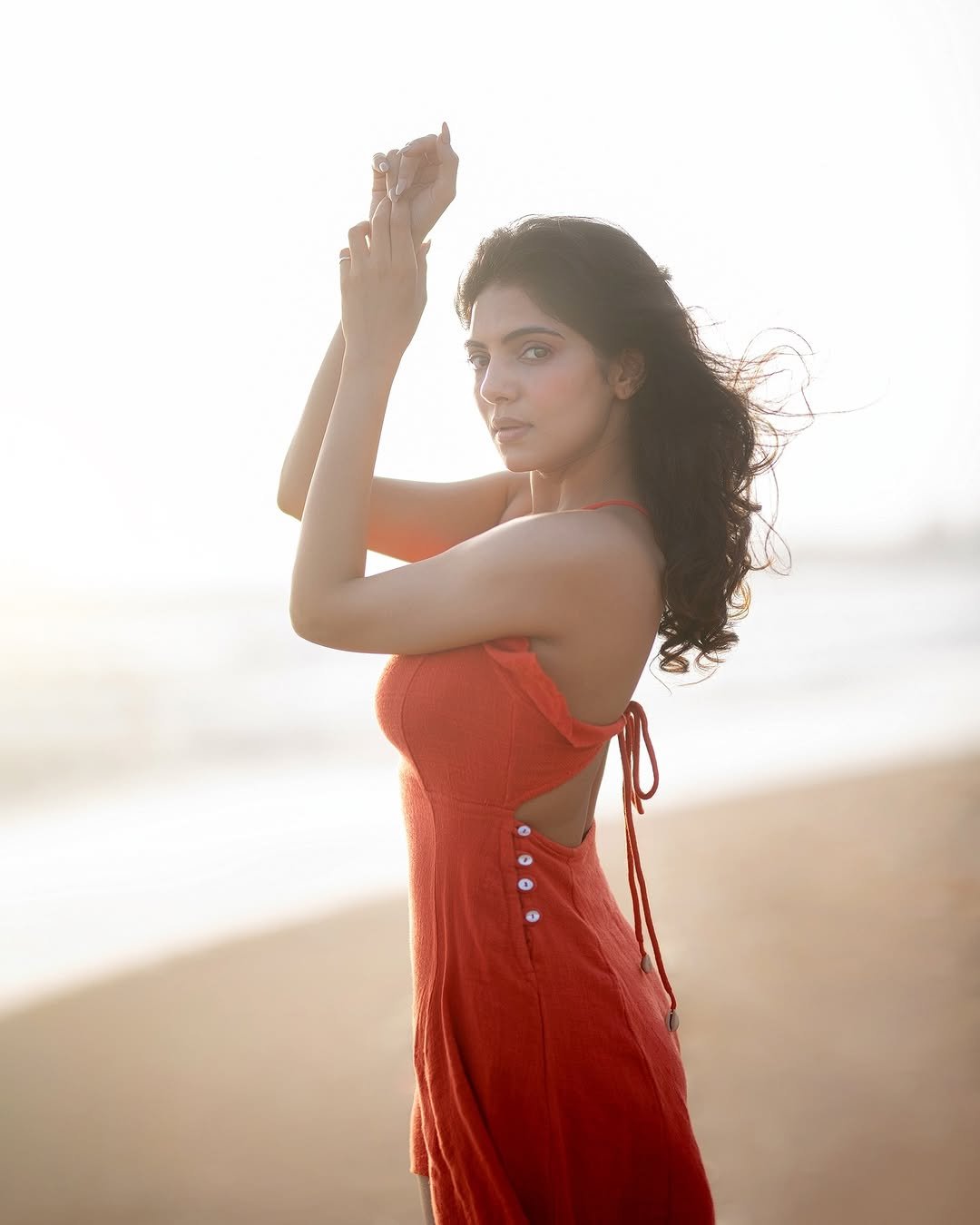 Misha Narang Stunning Beach Look in Orange Dress (14)