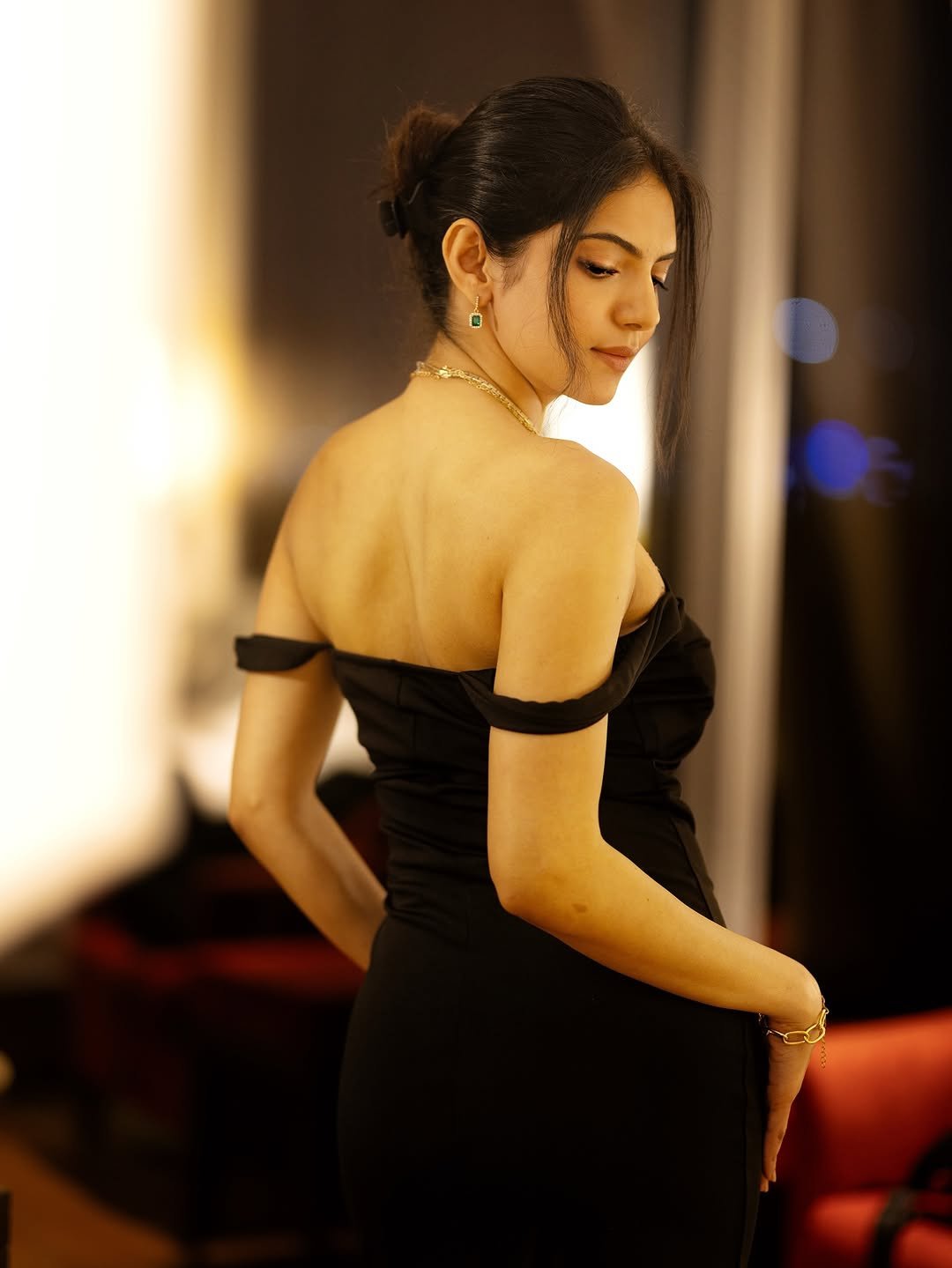 Misha Narang Stunning Black Dress Photos 2026 (11)