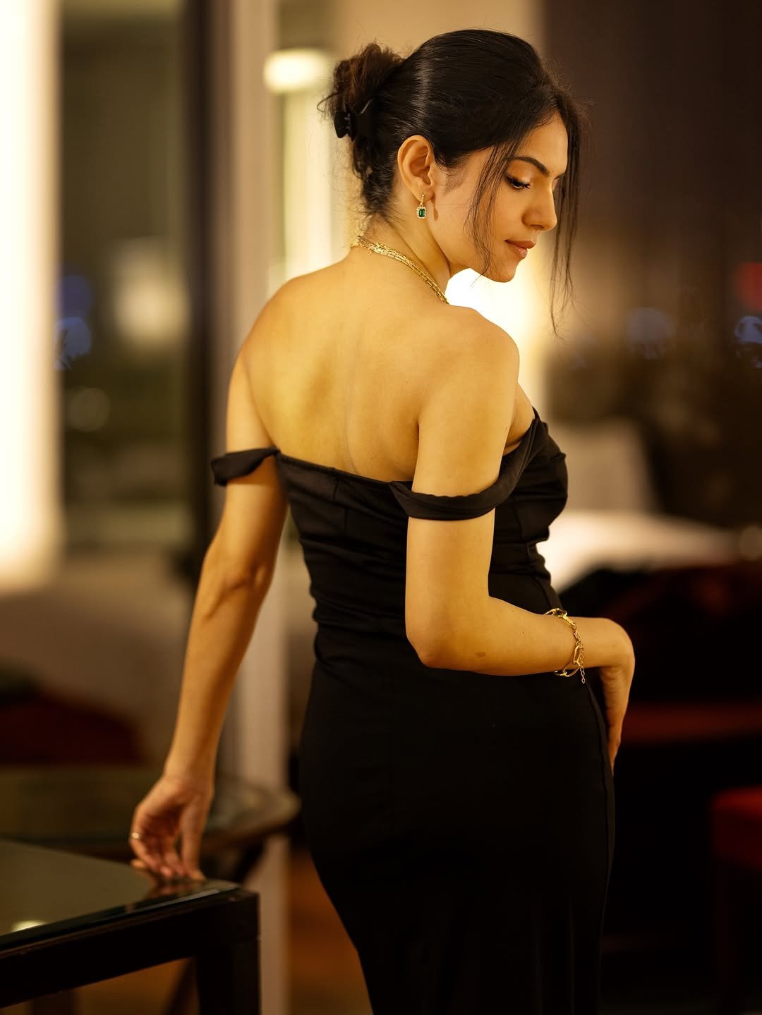 Misha Narang Stunning Black Dress Photos 2026 (15)