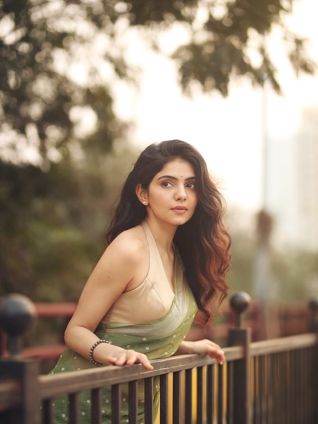 Misha Narang Stunning in Green Saree – Latest HD Photos & Elegant Look (16)