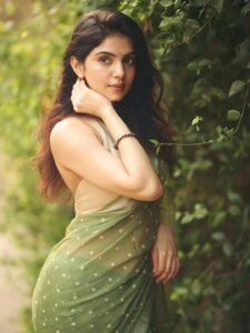 Misha Narang Stunning in Green Saree – Latest HD Photos & Elegant Look (17)