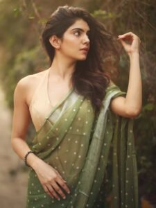 Misha Narang Stunning in Green Saree – Latest HD Photos & Elegant Look (18)