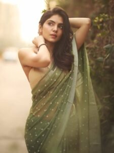 Misha Narang Stunning in Green Saree – Latest HD Photos & Elegant Look (2)