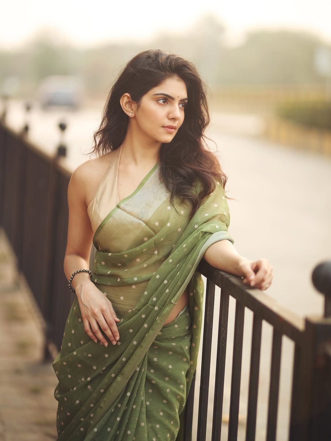 Misha Narang Stunning in Green Saree – Latest HD Photos & Elegant Look (20)