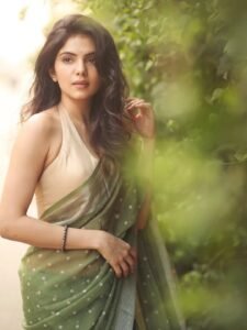 Misha Narang Stunning in Green Saree – Latest HD Photos & Elegant Look (8)