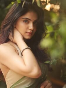 Misha Narang Stunning in Green Saree – Latest HD Photos & Elegant Look (9)