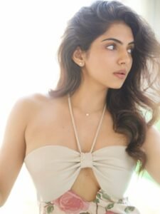 Misha Narang Stylish Modern Look HD Images latest HD photos