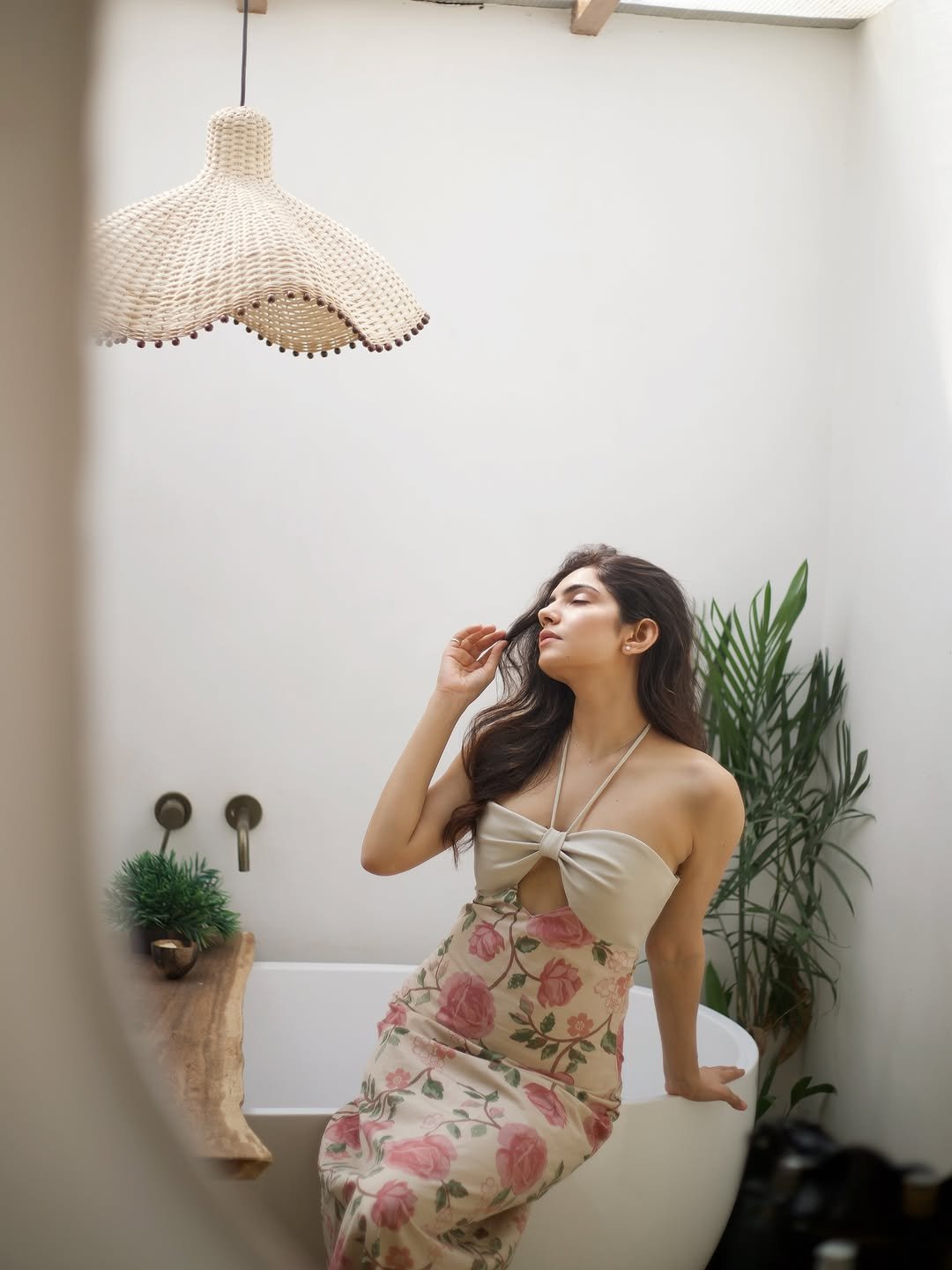 Misha Narang Stylish Modern Look HD Images (8)