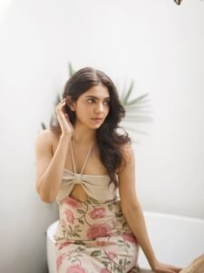 Misha Narang Stylish Modern Look HD Images latest HD photos