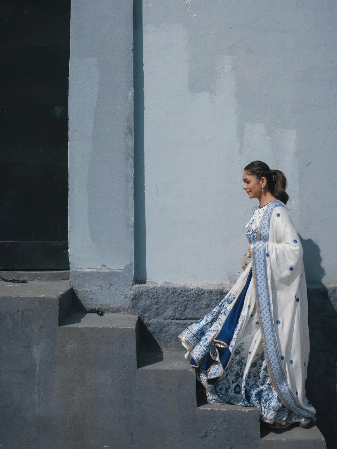 Mrunal Thakur Looks Stunning in Elegant Blue & White Outfit – Latest HD Photos (4)