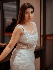 Pragya Nagra Looks Stunning in Elegant White Saree – Latest HD Photos (14)