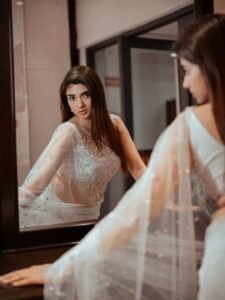 Pragya Nagra Looks Stunning in Elegant White Saree – Latest HD Photos (2)