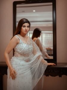 Pragya Nagra Looks Stunning in Elegant White Saree – Latest HD Photos (5)
