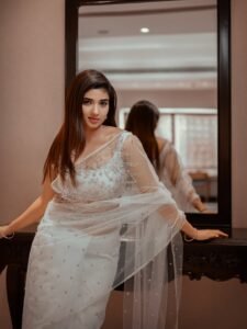 Pragya Nagra Looks Stunning in Elegant White Saree – Latest HD Photos (7)