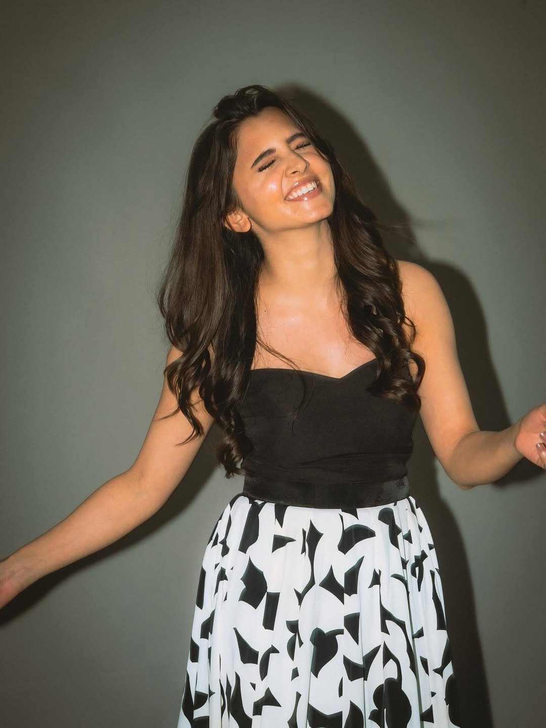 Preethi Asrani Stylish Western Look HD Images (12)