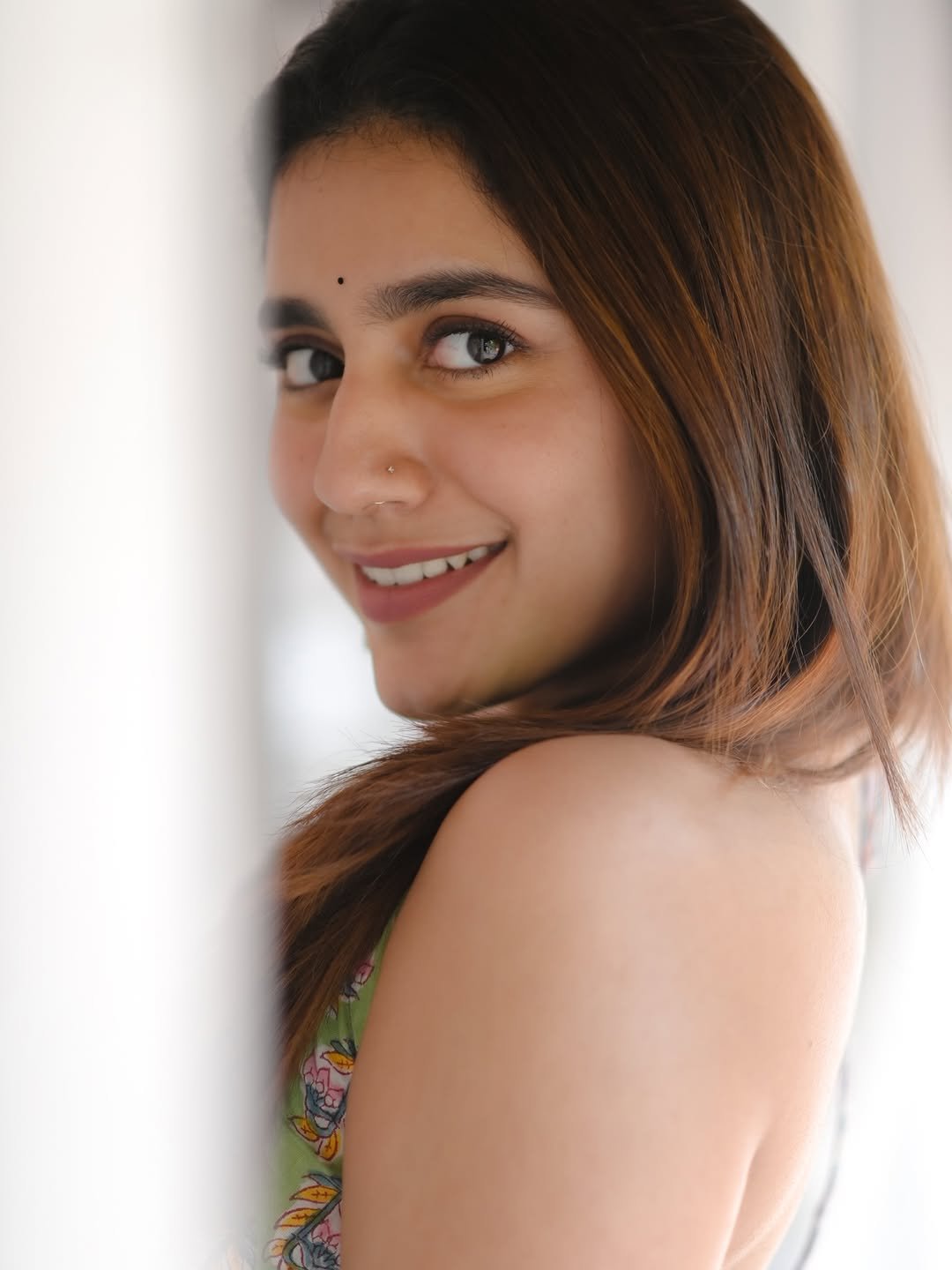 Priya Varrier Looks Beautiful in Stylish Printed Outfit (2)