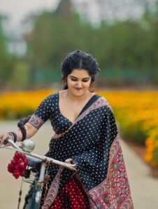 Priyanka Jain Beautiful Black Saree Traditional Look HD Images trending celebrity photos