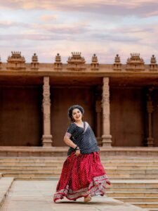 Priyanka Jain Beautiful Black Saree Traditional Look HD Images stunning fashion look
