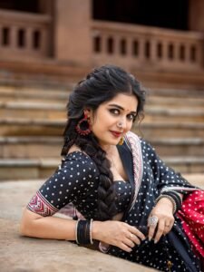Priyanka Jain Beautiful Black Saree Traditional Look HD Images trending celebrity photos
