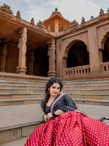 Priyanka Jain Beautiful Black Saree Traditional Look HD Images stunning fashion look