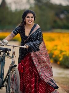 Priyanka Jain Beautiful Black Saree Traditional Look HD Images stunning fashion look