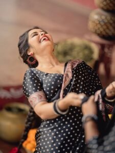 Priyanka Jain Beautiful Black Saree Traditional Look HD Images beautiful outfit images