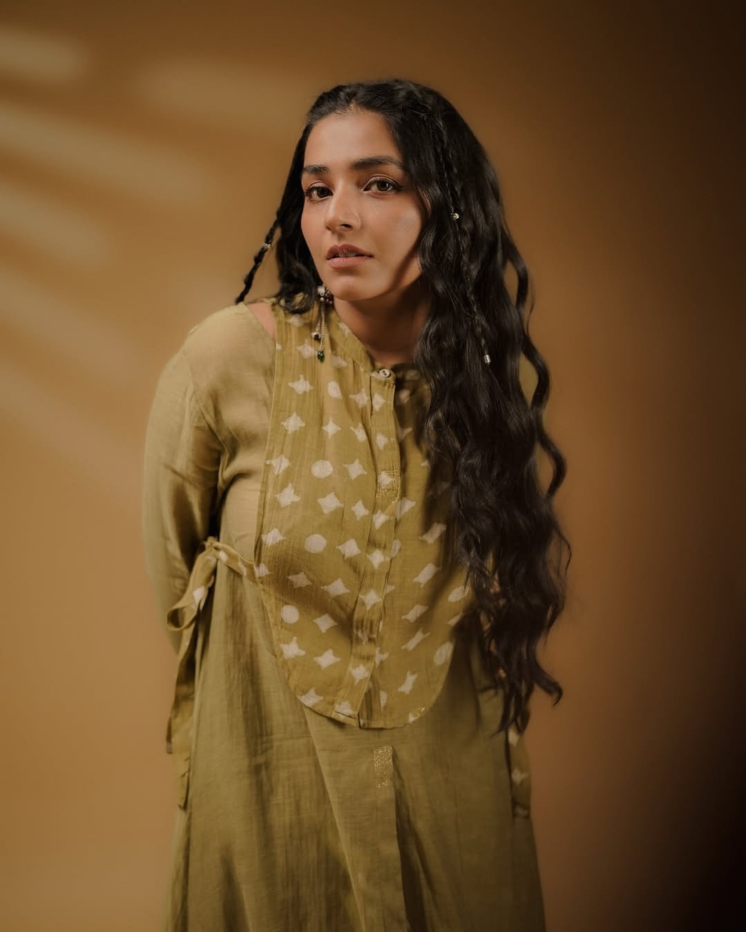 Rajisha Vijayan Looks Elegant in Olive Green Ethnic Outfit (1)