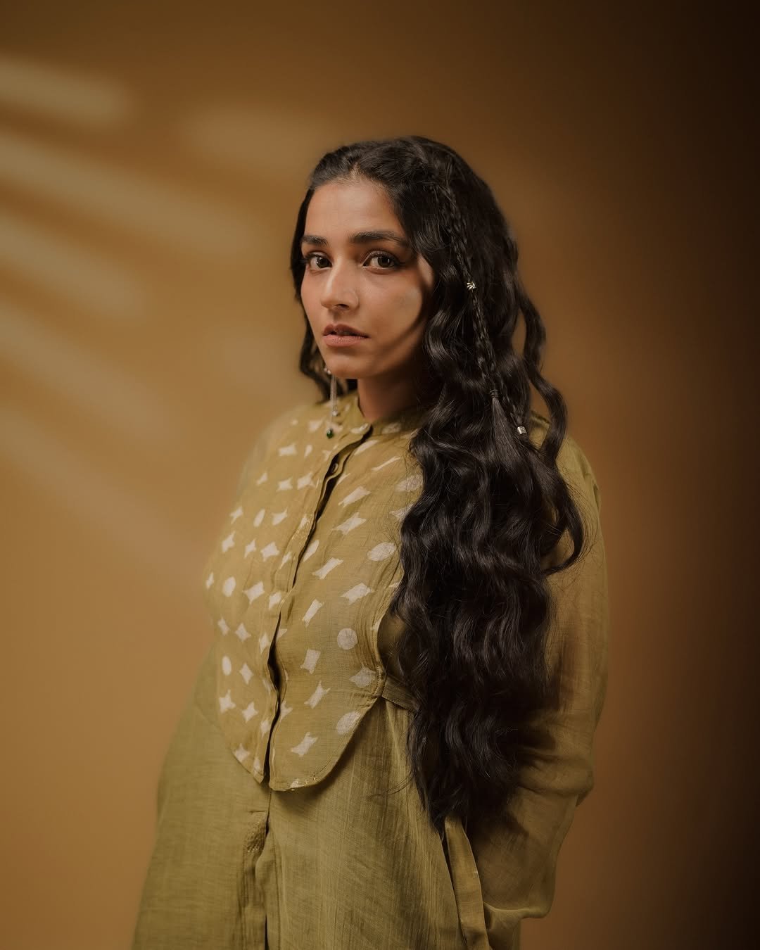 Rajisha Vijayan Looks Elegant in Olive Green Ethnic Outfit (11)