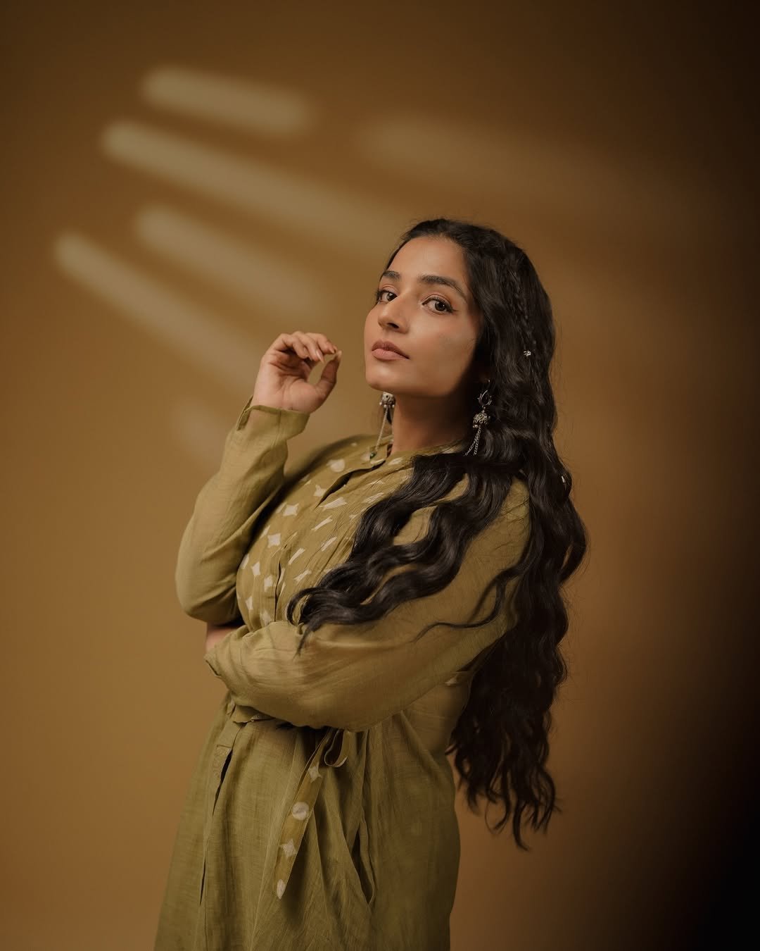 Rajisha Vijayan Looks Elegant in Olive Green Ethnic Outfit (16)